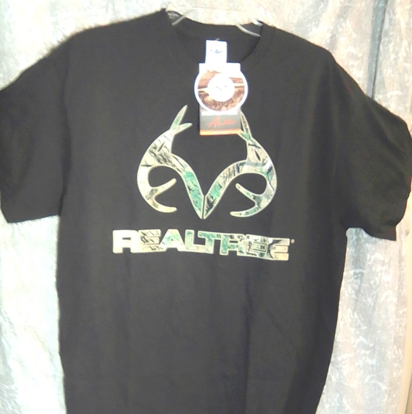 Realtree Other - NWT Mens, Black, Real Tree, green camo logo graphic tee. Size L